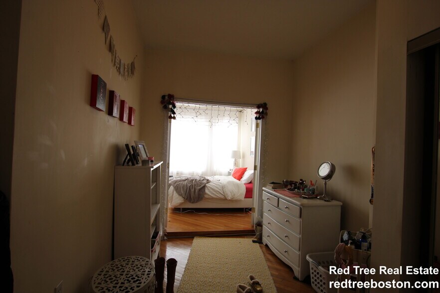 Unit 2 - 1689 Beacon St