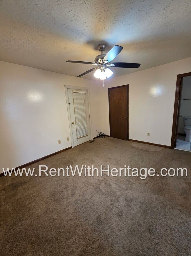 Building Photo - Amazing 2 bedroom, 1.5 bath townhome/ Grea...