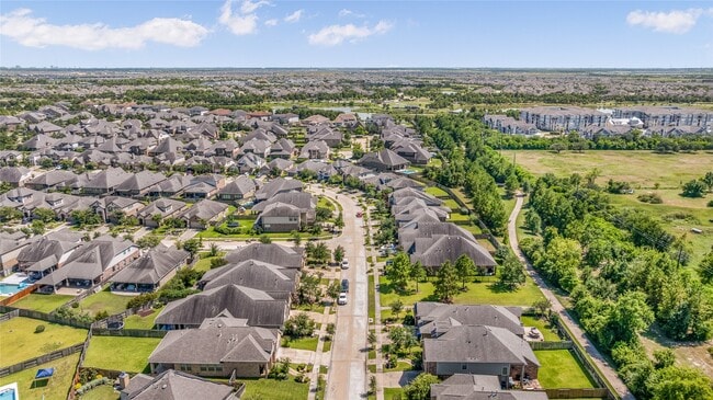 Building Photo - 16719 Highland Country Dr