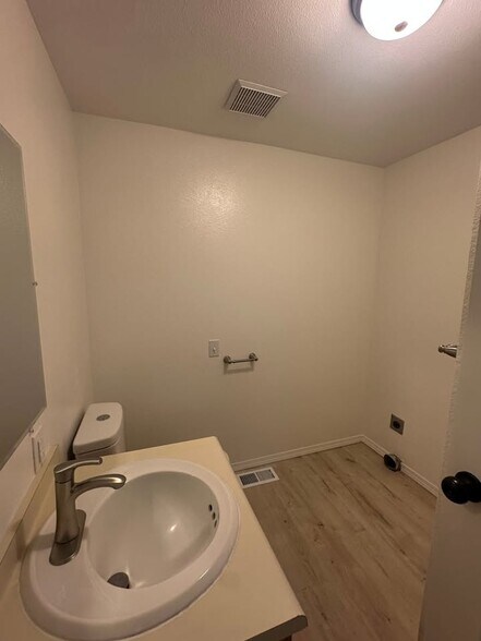 Bathroom 2 & laundry hookup - 754 W 2100 N