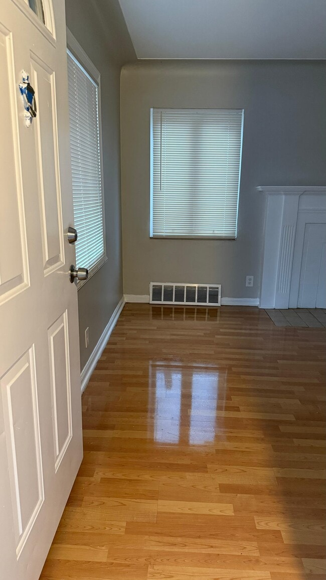 Building Photo - 10370 Britain St