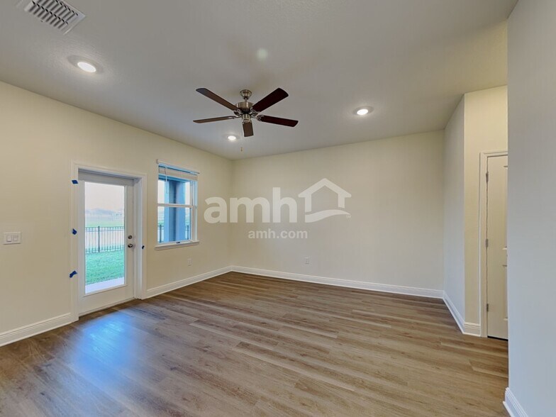 Building Photo - 5958 Sycamore Pl St