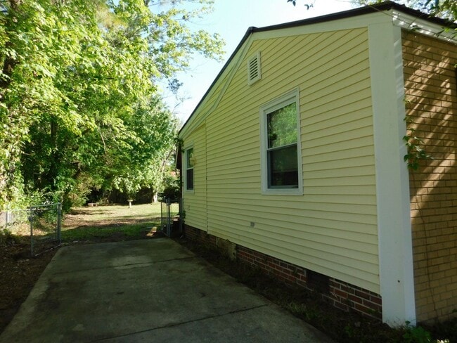 Building Photo - Single Family Home Just Minutes From Cherry Point Base!