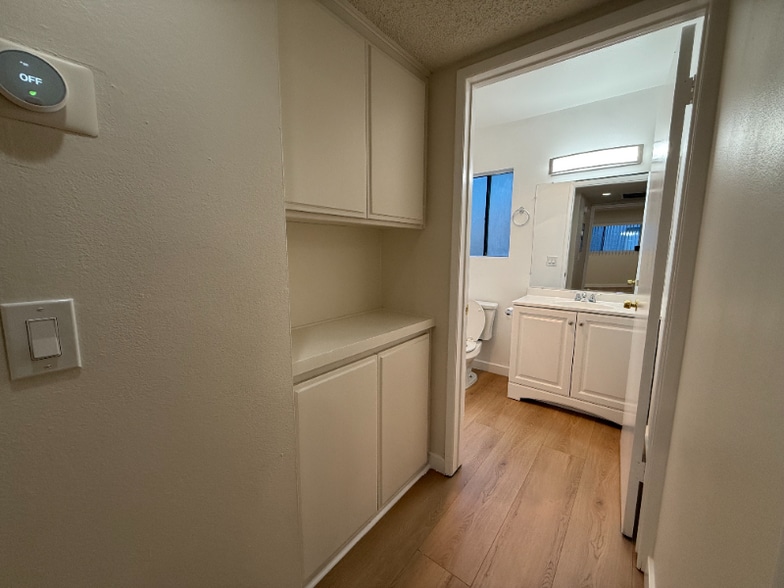 Building Photo - 13347 Victory Blvd