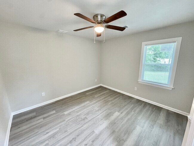Building Photo - 4062 Alpine Ave