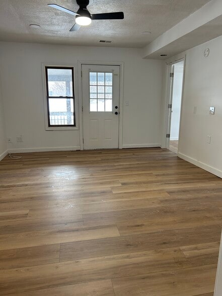 Building Photo - 321 Adolph St