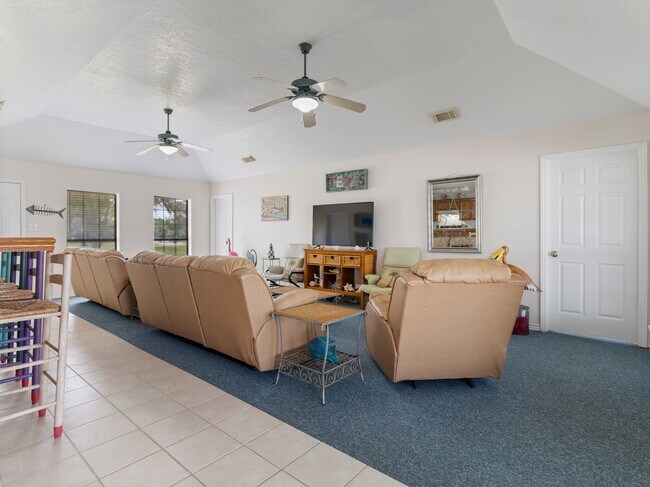 Building Photo - 779 Cr 257