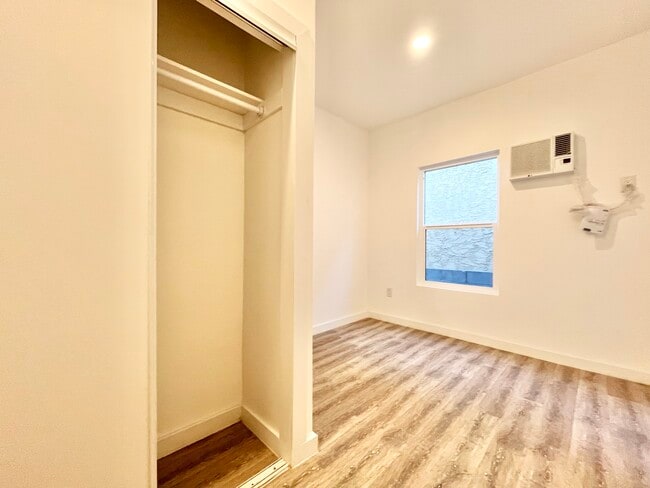 Building Photo - 1411 S Burlington Ave