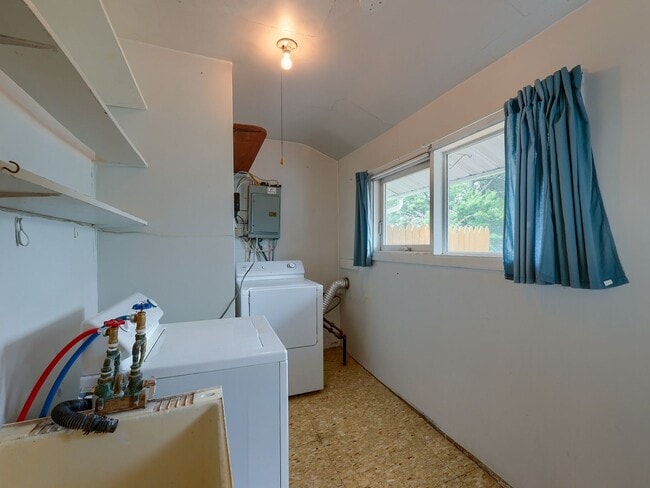 Building Photo - 3 Bedroom Single Family Home in Camp Hill