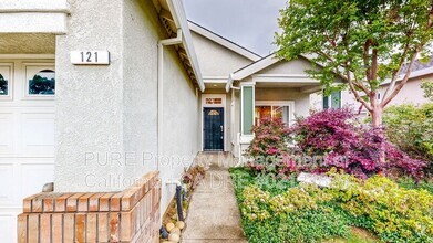 Building Photo - 121 Porterfield Creek Dr