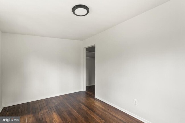 Building Photo - 10725 Maple St