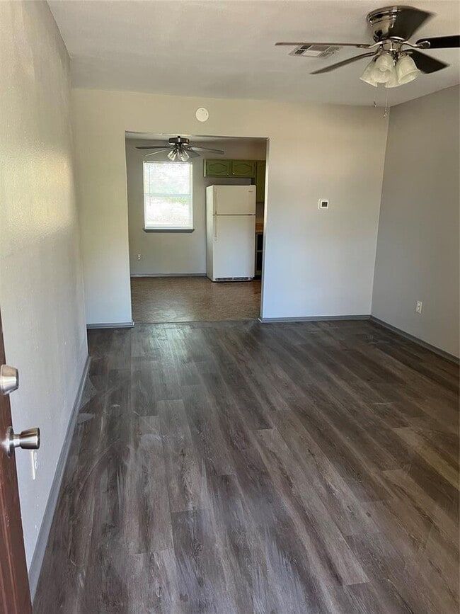 Building Photo - 705 Guadalimar St