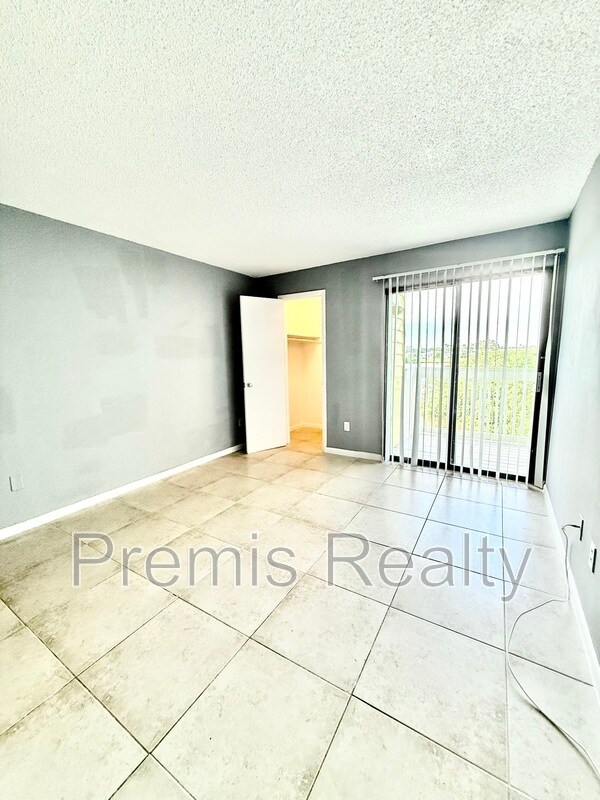 Building Photo - 455 Alt 19