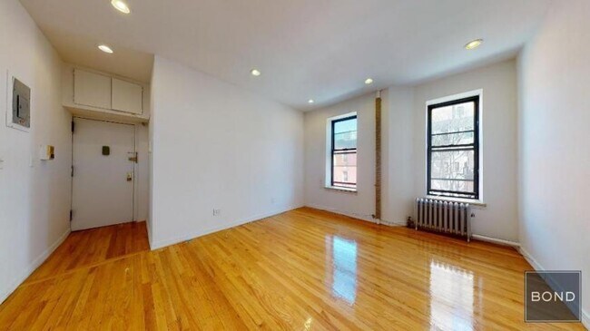Building Photo - 3 bedroom in Manhattan NY 10003