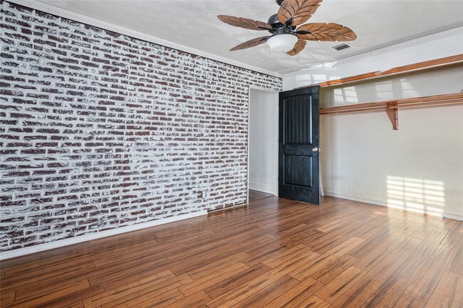 Building Photo - 1219 Park Ln