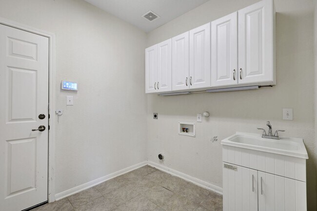 Building Photo - ***APPLICATION CURRENTLY UNDER REVIEW***Spacious & Stylish Living in a Premier Gated Community