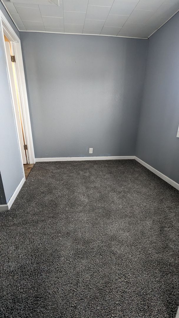Building Photo - 3 bedroom/2 bath home
