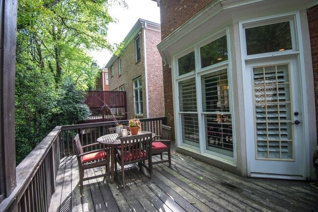 Building Photo - 1122 Ashton Bluff Dr NE