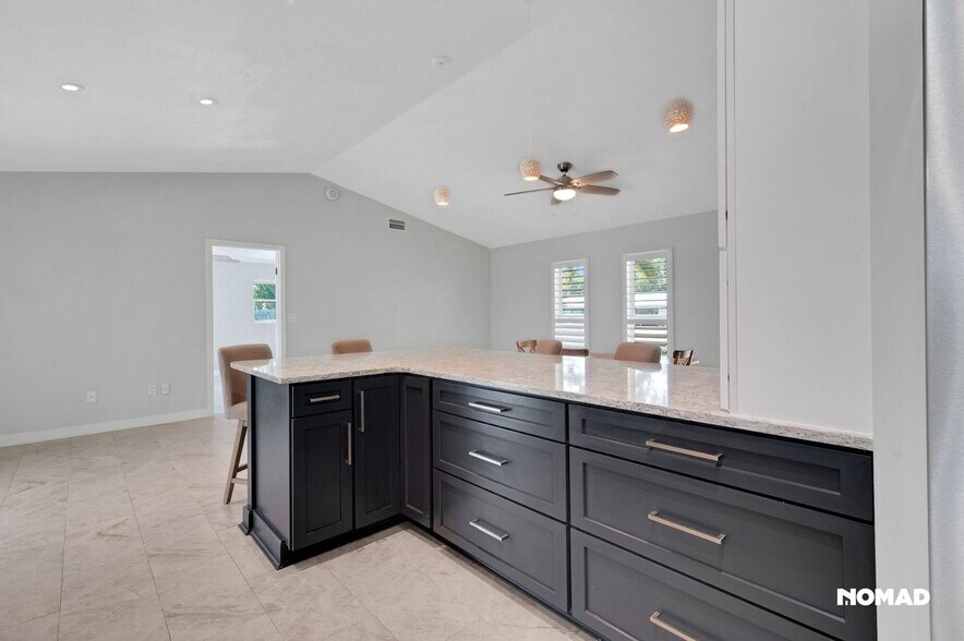 Building Photo - 112 N Cory Dr