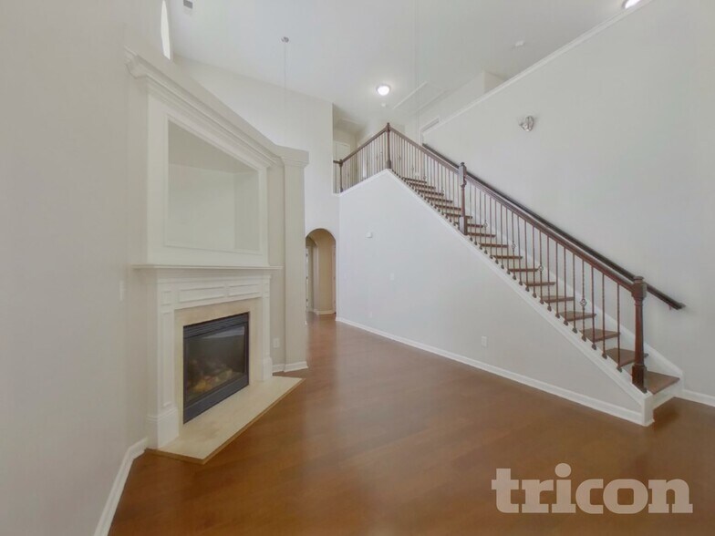 Building Photo - 4715 Abercromby St