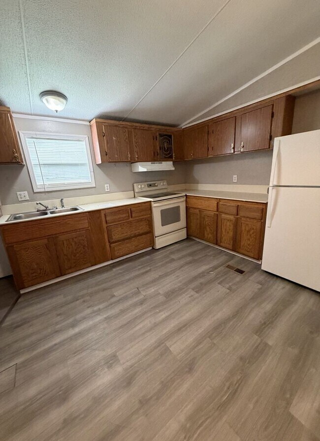 Building Photo - 3 Bedroom, 2 Bath In Stonewall