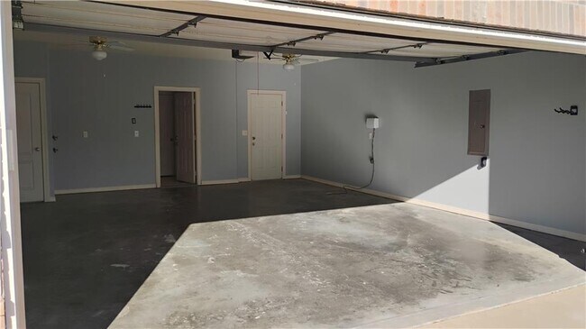 Building Photo - 3909 NE Kensington Ave