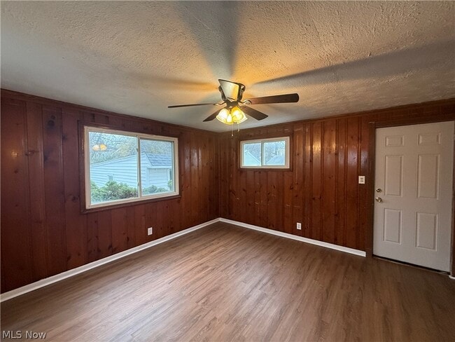 Building Photo - 1427 E 252nd St