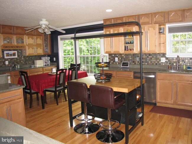 Building Photo - 9031 Blarney Stone Dr