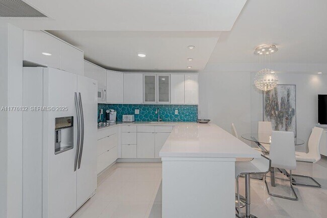 Building Photo - 2301 Collins Ave