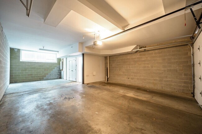 Building Photo - 269 E 12th Ave
