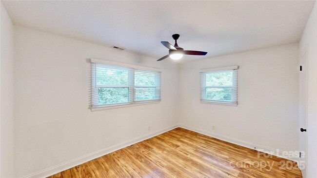 Building Photo - 3414 Bonneville Dr