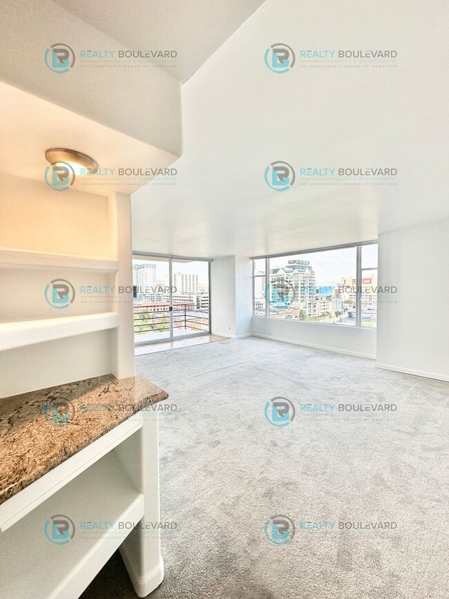 Building Photo - Exquisite 1-bedroom, 2-bathroom condo Overlooking the beautiful Truckee River with covered parking!