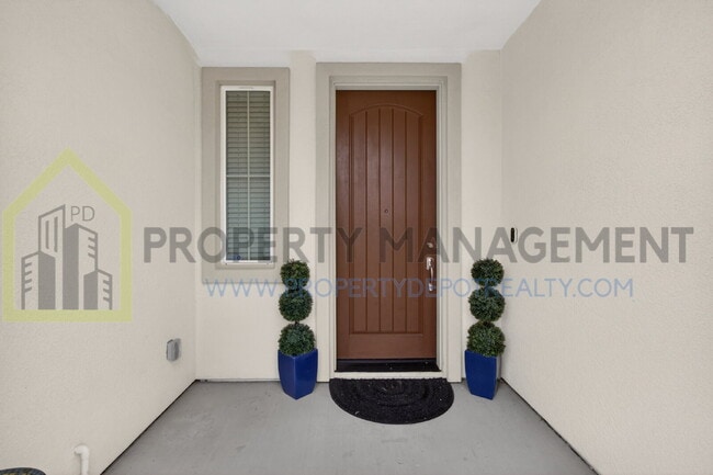 Building Photo - Spacious Elegance Awaits: 4-Bedroom Home with Hardwood Floors in Elk Grove!