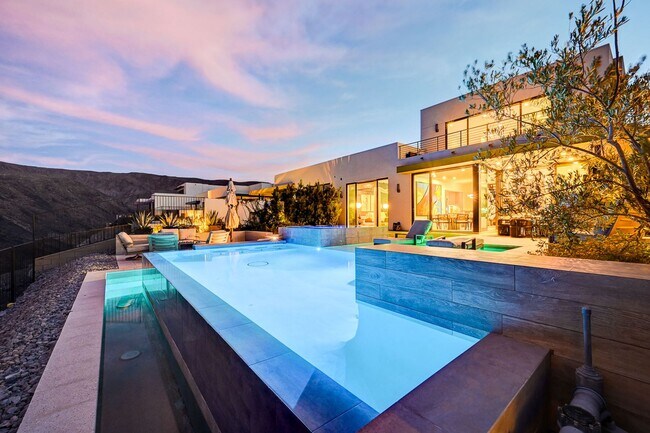 Building Photo - Amazing Golf Course and Las Vegas Valley V...