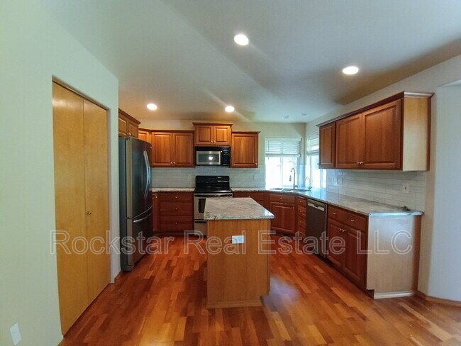 Building Photo - 6720 S Moran View St