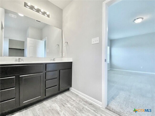 Building Photo - 2036 Port Ellen Dr