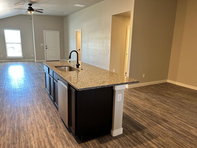 Building Photo - 3 bed 2 bath Move In Ready - Frenship ISD