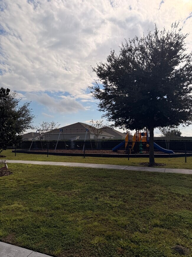 Building Photo - 281 Arbuthnot St