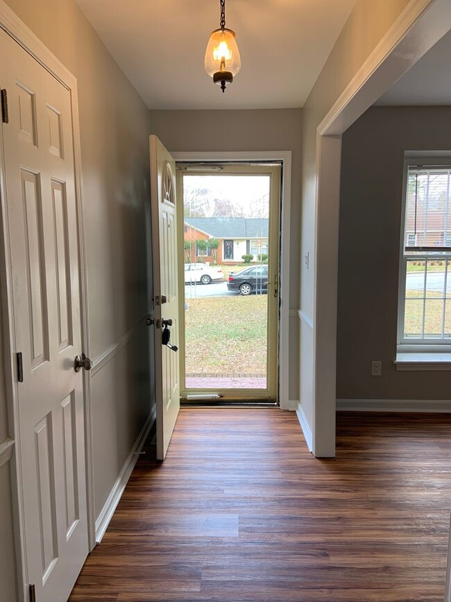 Building Photo - 3 BR House near Guilford College w/ Garage