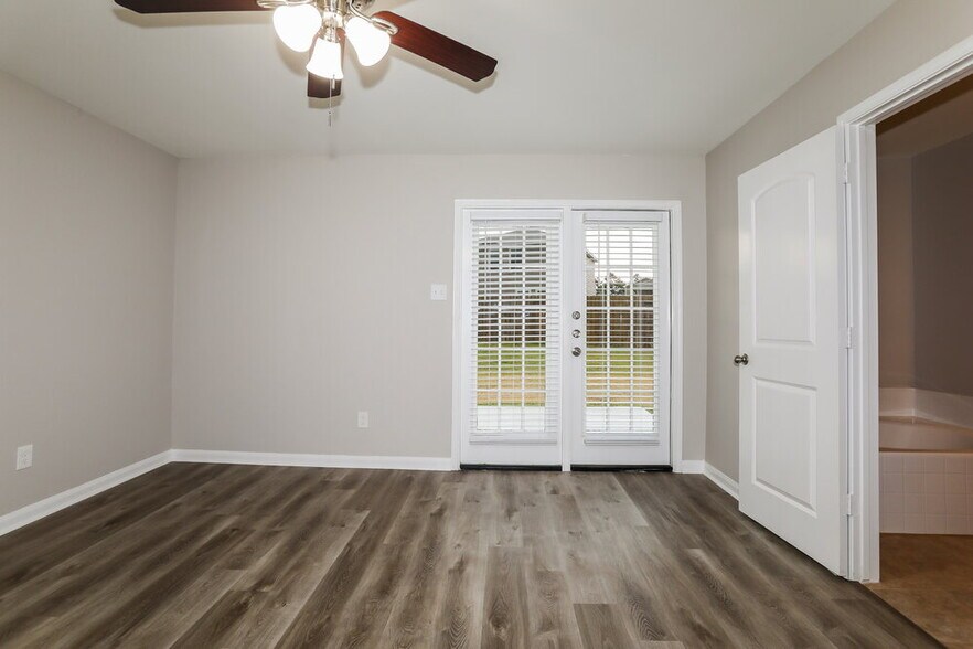 Building Photo - 27049 Leonardo Dr