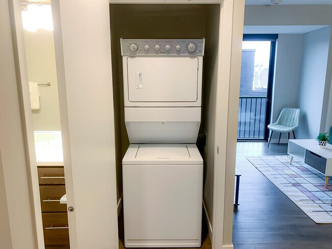 Building Photo - 1400 E Walnut St