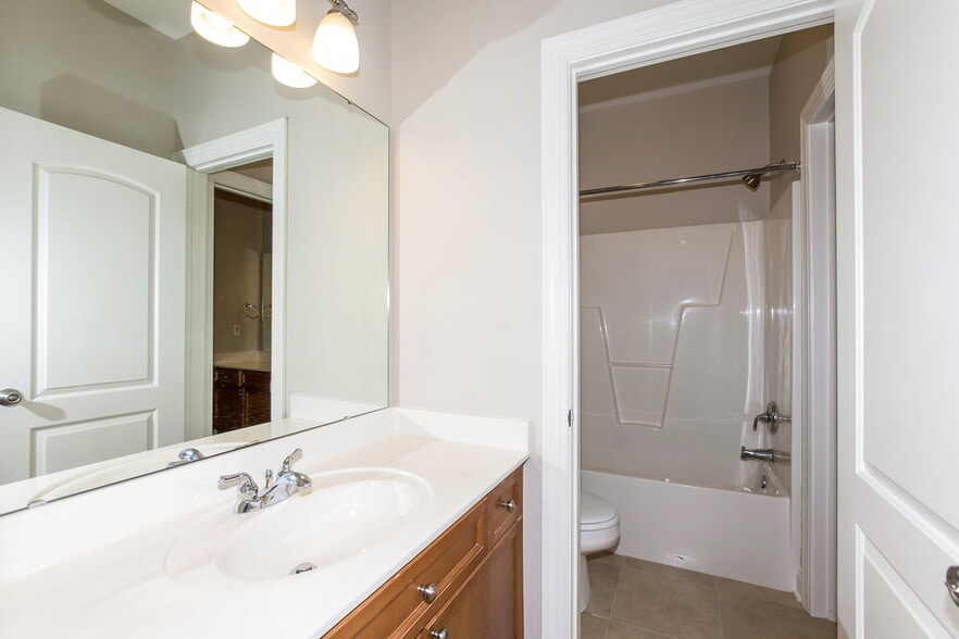 Building Photo - 8638 Castle Cliff Dr
