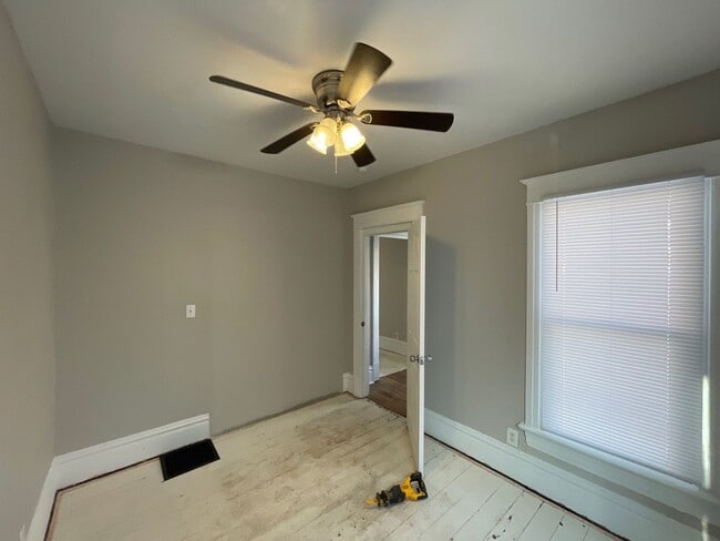 Building Photo - 3 Bedroom 1 Bathroom Home