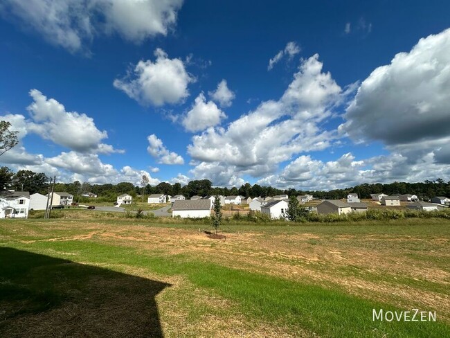 Building Photo - 813 Smokey Ridge Rd
