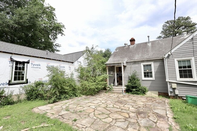 Building Photo - 904 Maple Ave