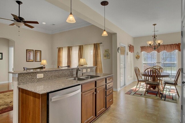 Building Photo - 160 Mayfield Dr