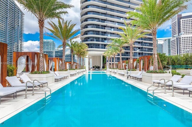 Building Photo - 801 S Miami Ave