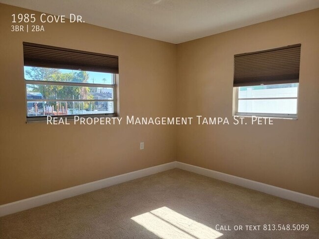 Building Photo - 1985 Cove Dr