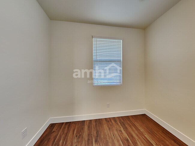 Building Photo - 1069 S Woodsome Ave
