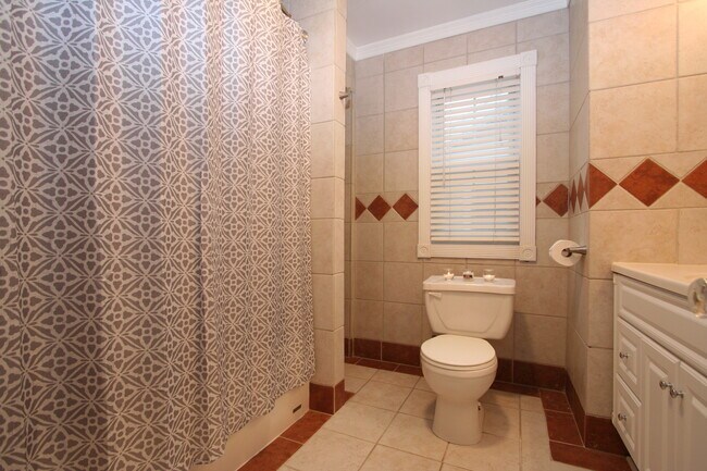 Building Photo - 233 Garfield Ave SW